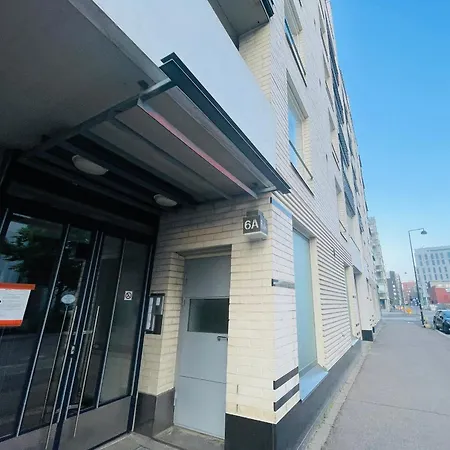 Bella's In With Balcony And Sauna Apartament