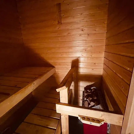 Bella's In With Balcony And Sauna Apartament